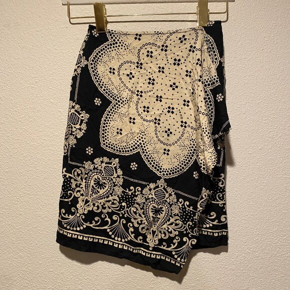 DKNY Jeans Silk Mini Wrap Skirt Boho Western‎ Chic Black White Size XS - Picture 1 of 4